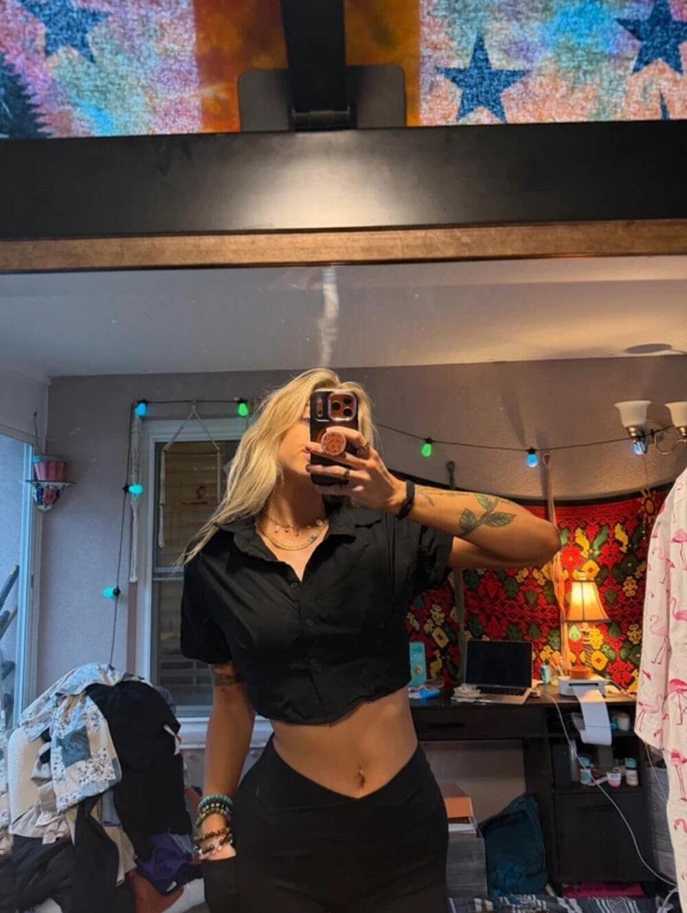 Blashe Cropped Black Short Sleeve Top